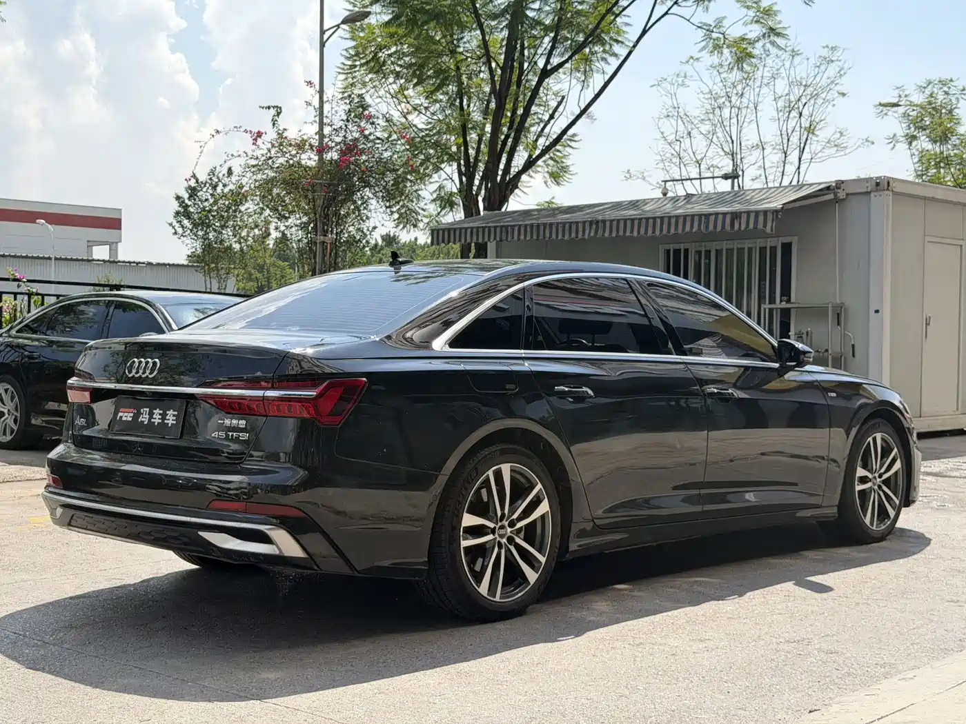 Фото 11 - Audi A6L