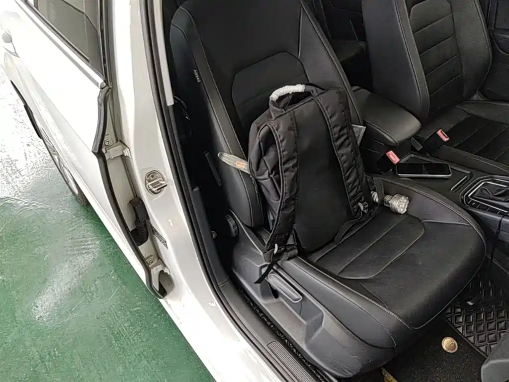 Volkswagen Golf Sportsvan 2016 280TSI Automatic Luxury фото 25