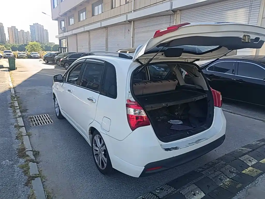 Photo 5 - Suzuki Liana A6