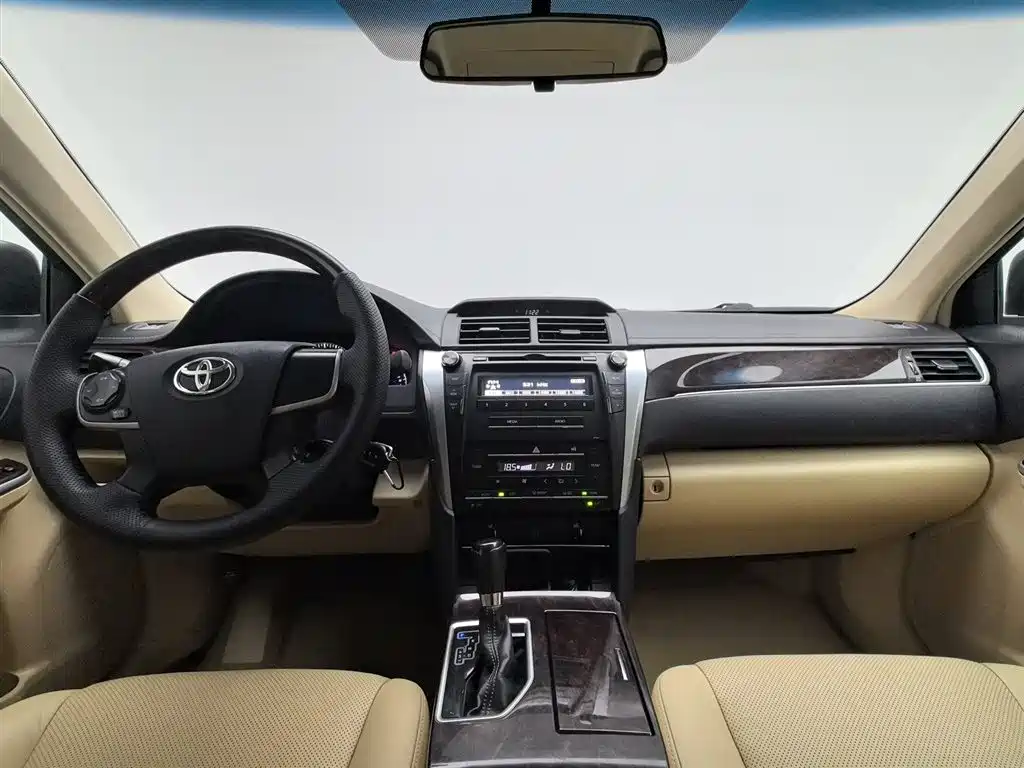 Toyota Camry 2016 2.0G 10th Anniversary Leading Edition фото 5