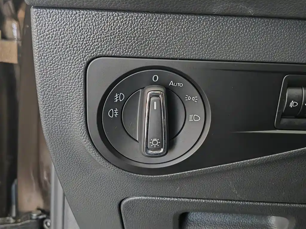 Volkswagen Tiguan L 2017 330TSI Automatic 2WD Comfort Edition фото 21