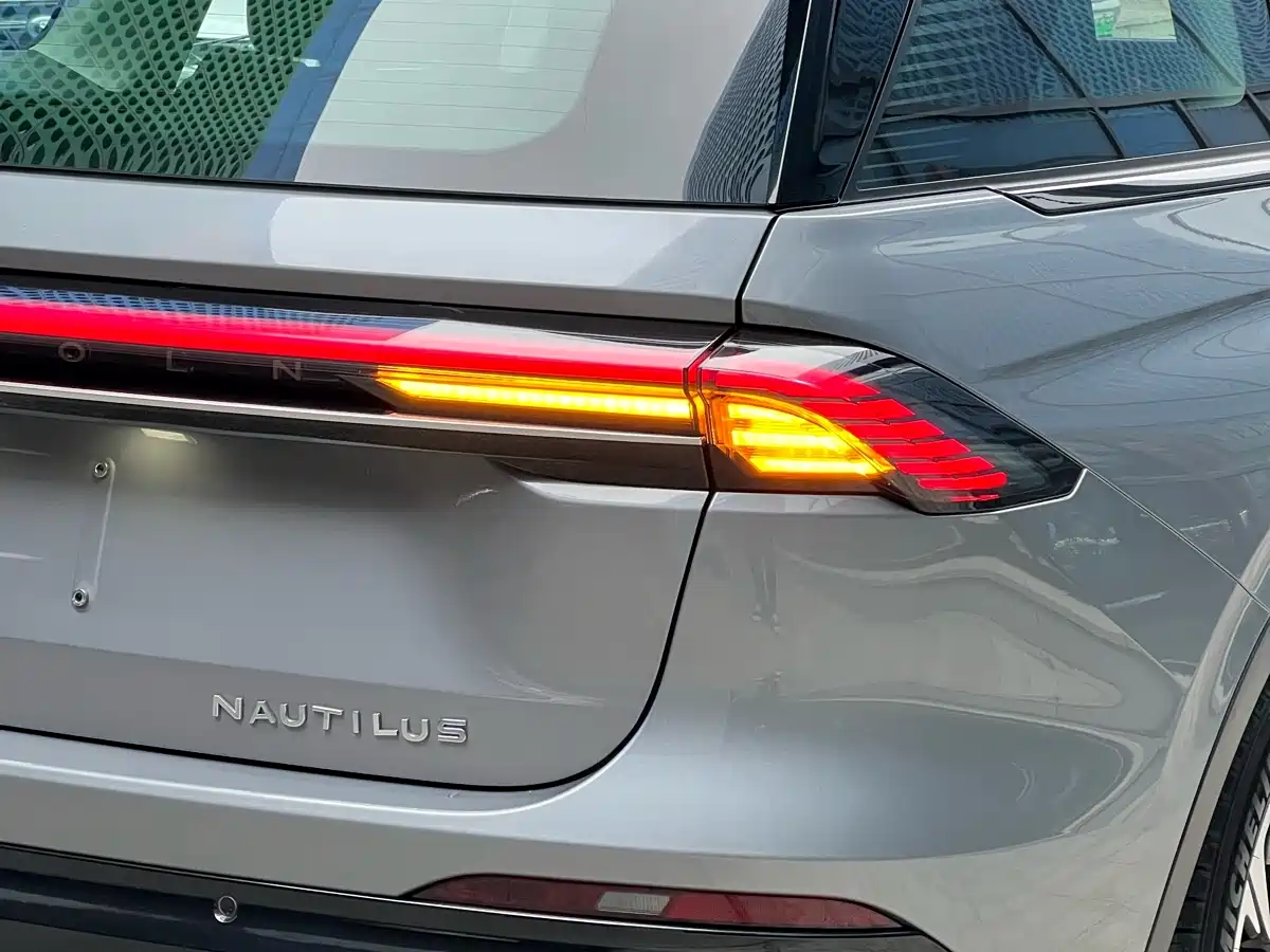 Lincoln Nautilus 2023 2.0T 4WD Excellence Edition фото 25