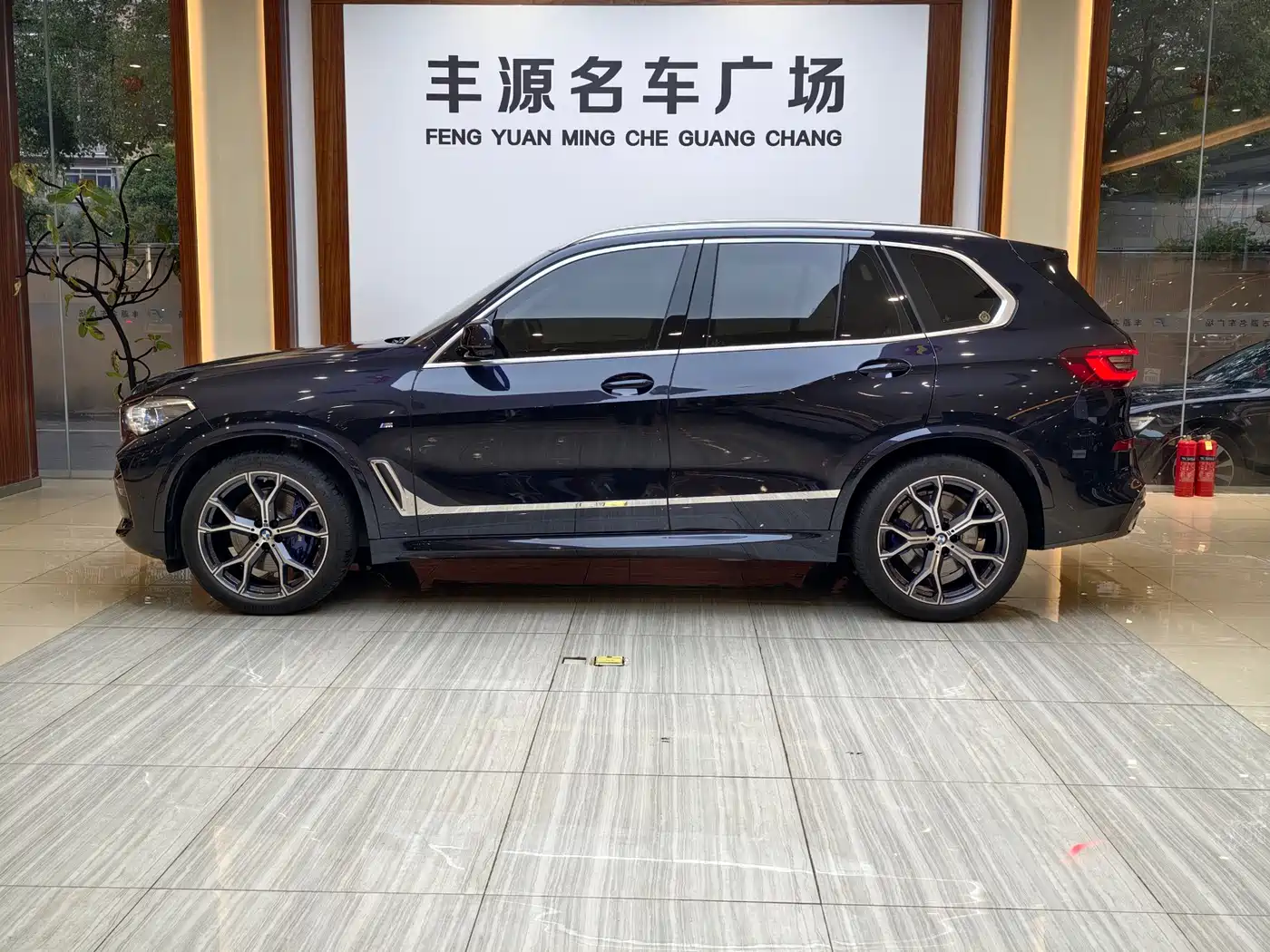 BMW X5 (Import) 2021 xDrive40i Exclusive M Sport Package фото 28