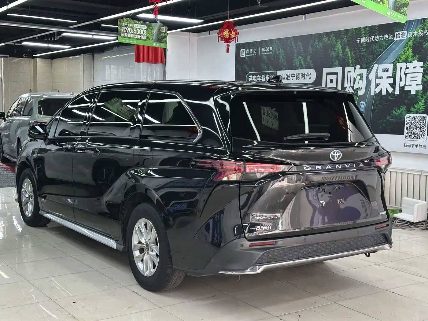 Toyota Granvia 2023 2.5L Hybrid Comfort Edition фото 4