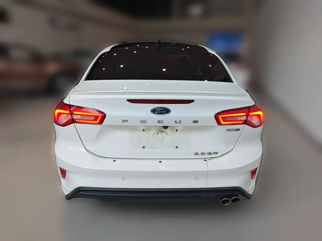 Фото 8 - Ford Focus