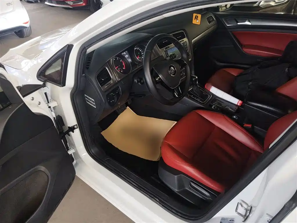 Volkswagen Golf 2016 1.6L Automatic Fashion фото 16