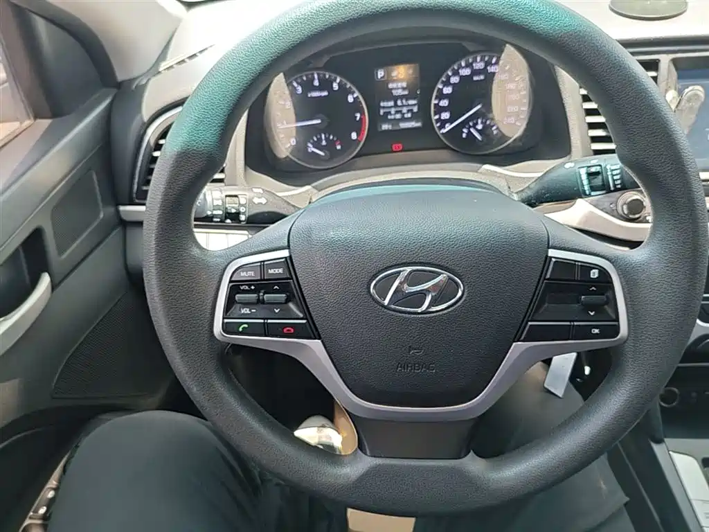 Hyundai Elantra 2016 Model 1.6L Automatic Smart Elite фото 11