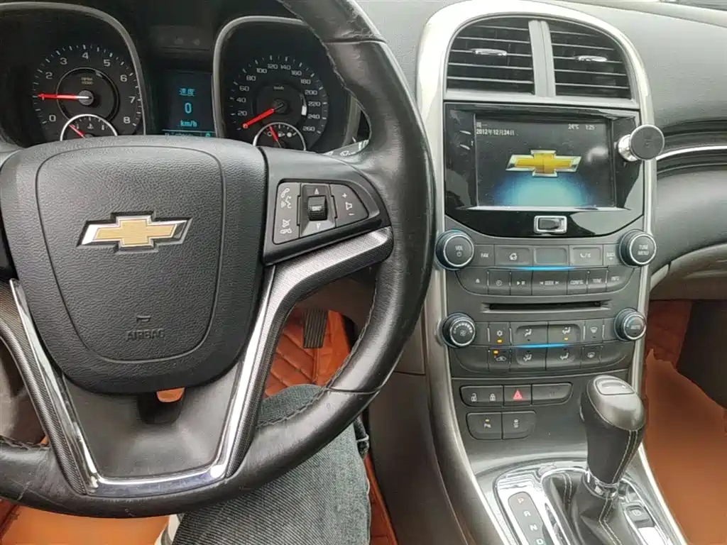 Chevrolet Malibu 2014 2.0L Automatic Luxury фото 10