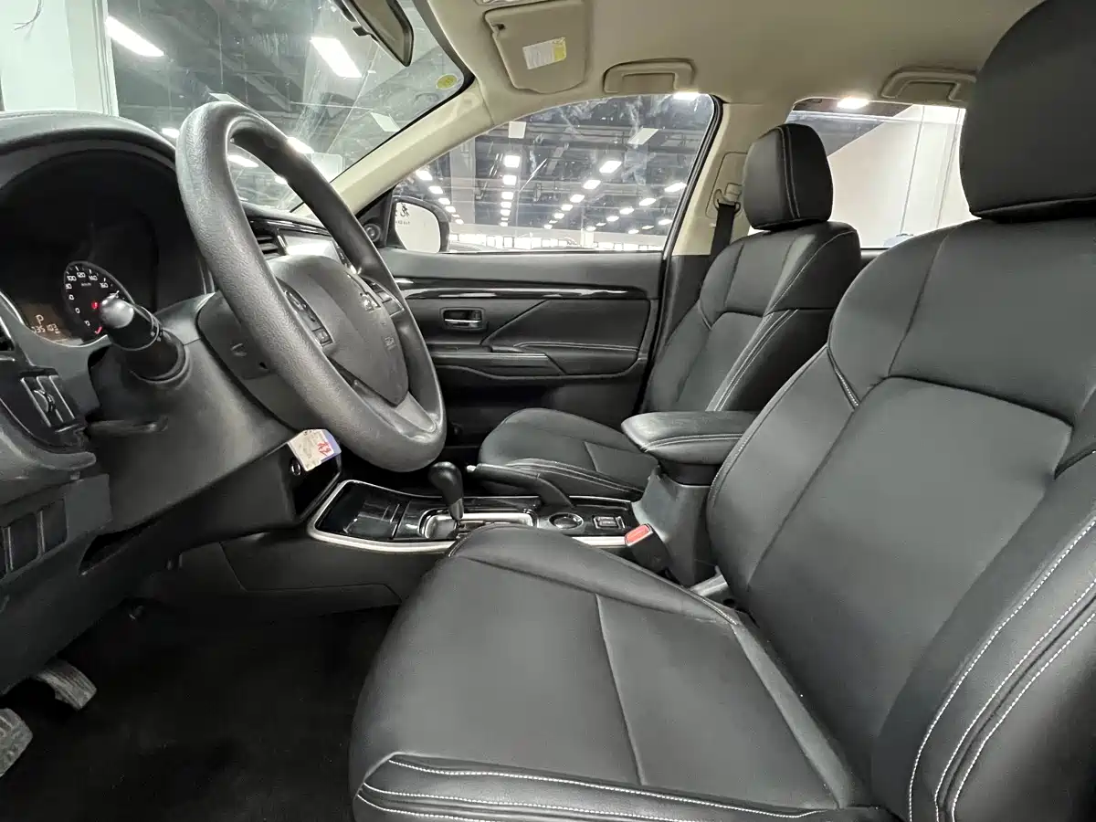 Mitsubishi Outlander 2021 2.0L 2WD Smooth Ride Version 5-Seater фото 8