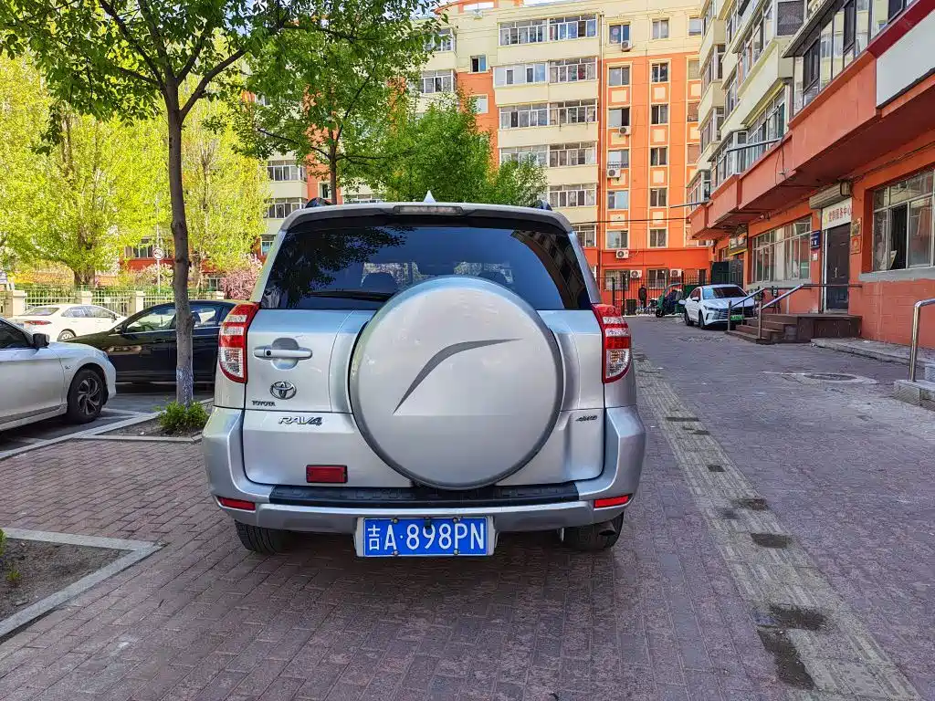 Toyota RAV4 Rongfang 2009 2.0L Manual Luxury Edition фото 5