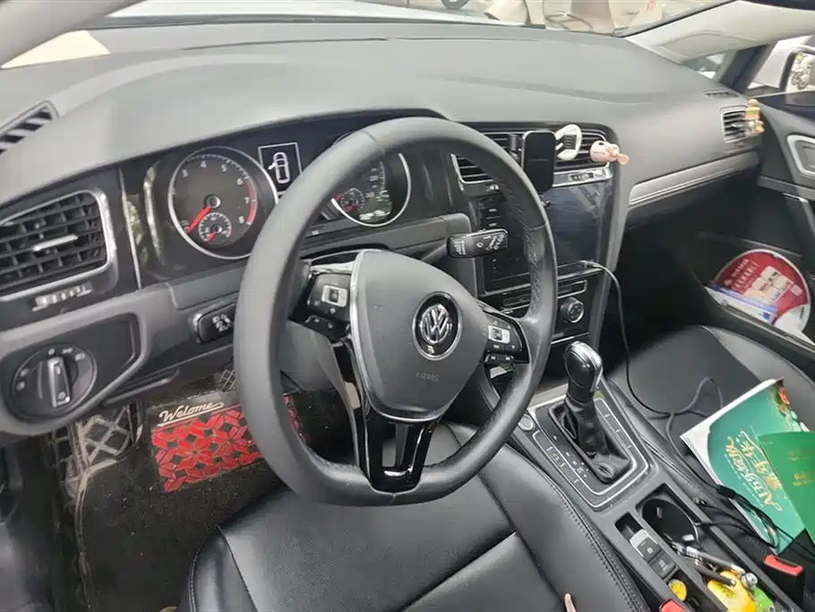Volkswagen Golf 2020 Beloved Edition 200TSI DSG Comfort фото 12