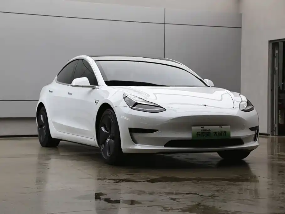 Фото 30 - Tesla Model 3
