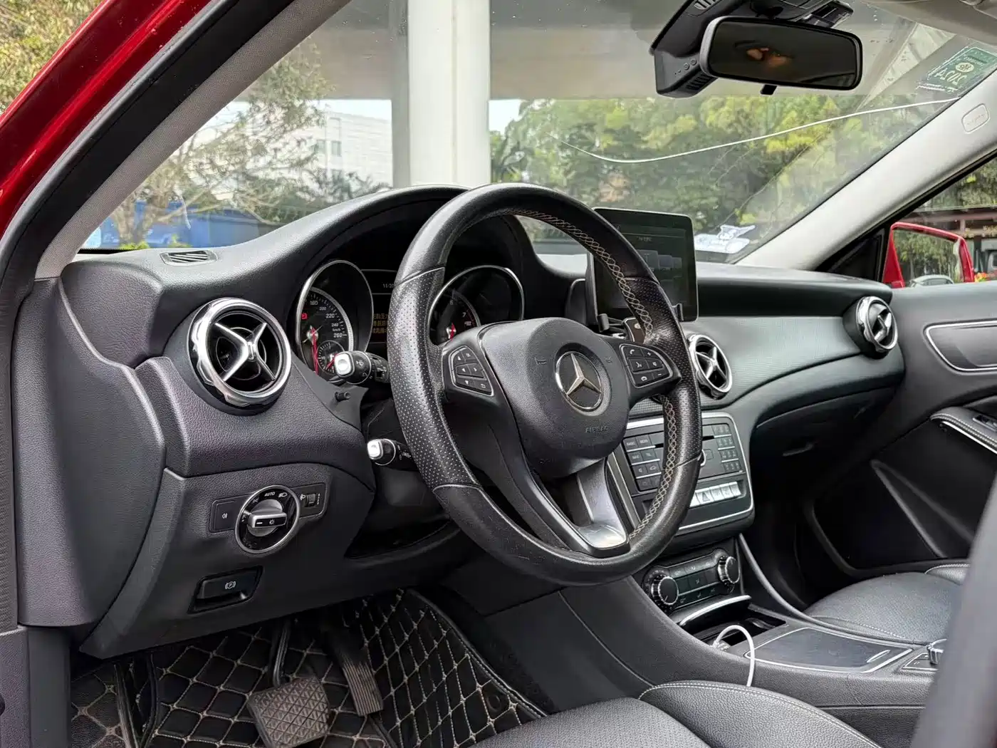 Mercedes-Benz GLA 2017 GLA 200 Dynamic фото 7