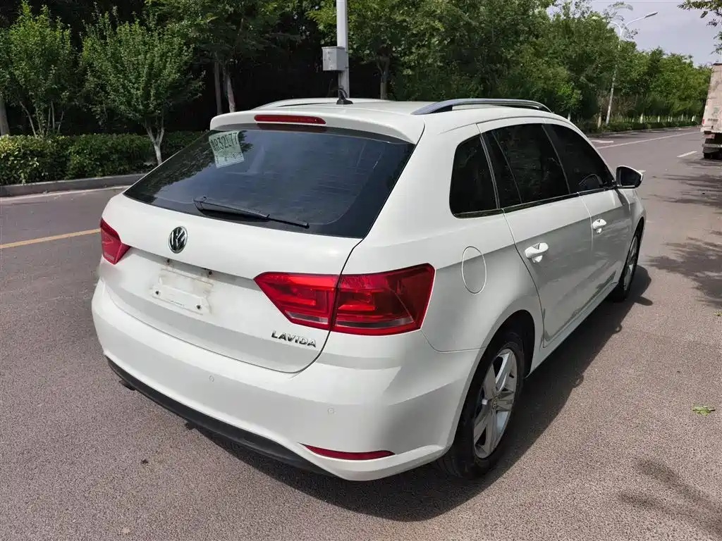 Volkswagen Lavida Tour 2017 1.6L Automatic Trend Edition фото 6