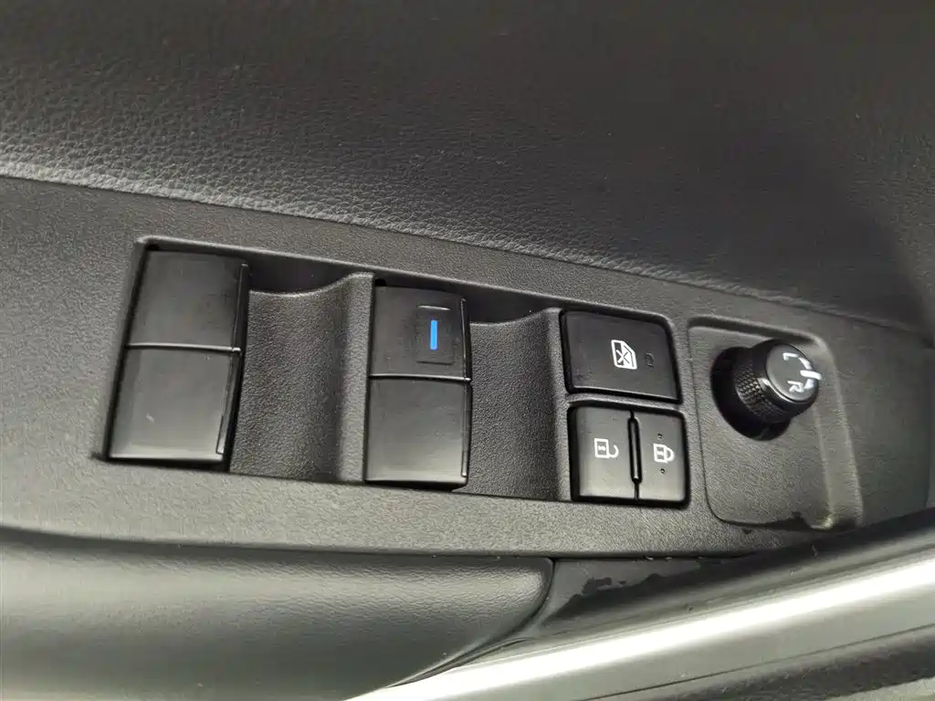 Toyota Frontlander 2022 2.0L CVT Leading Edition фото 9
