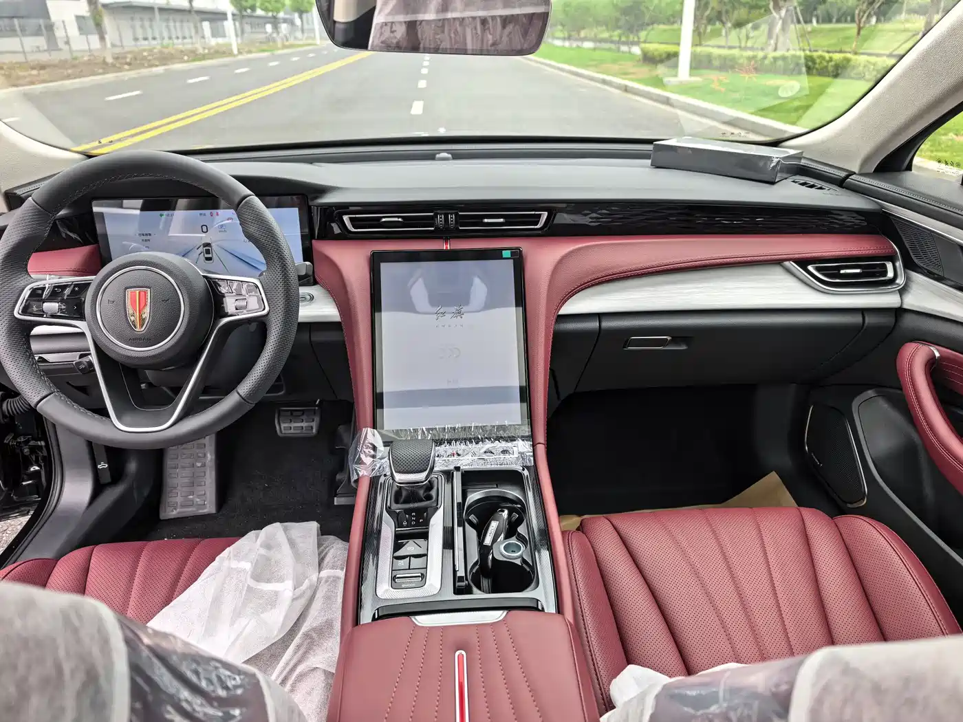 Hongqi H5 2025 2.0T Automatic Flag Celebration 500,000 Units Anniversary Edition фото 10