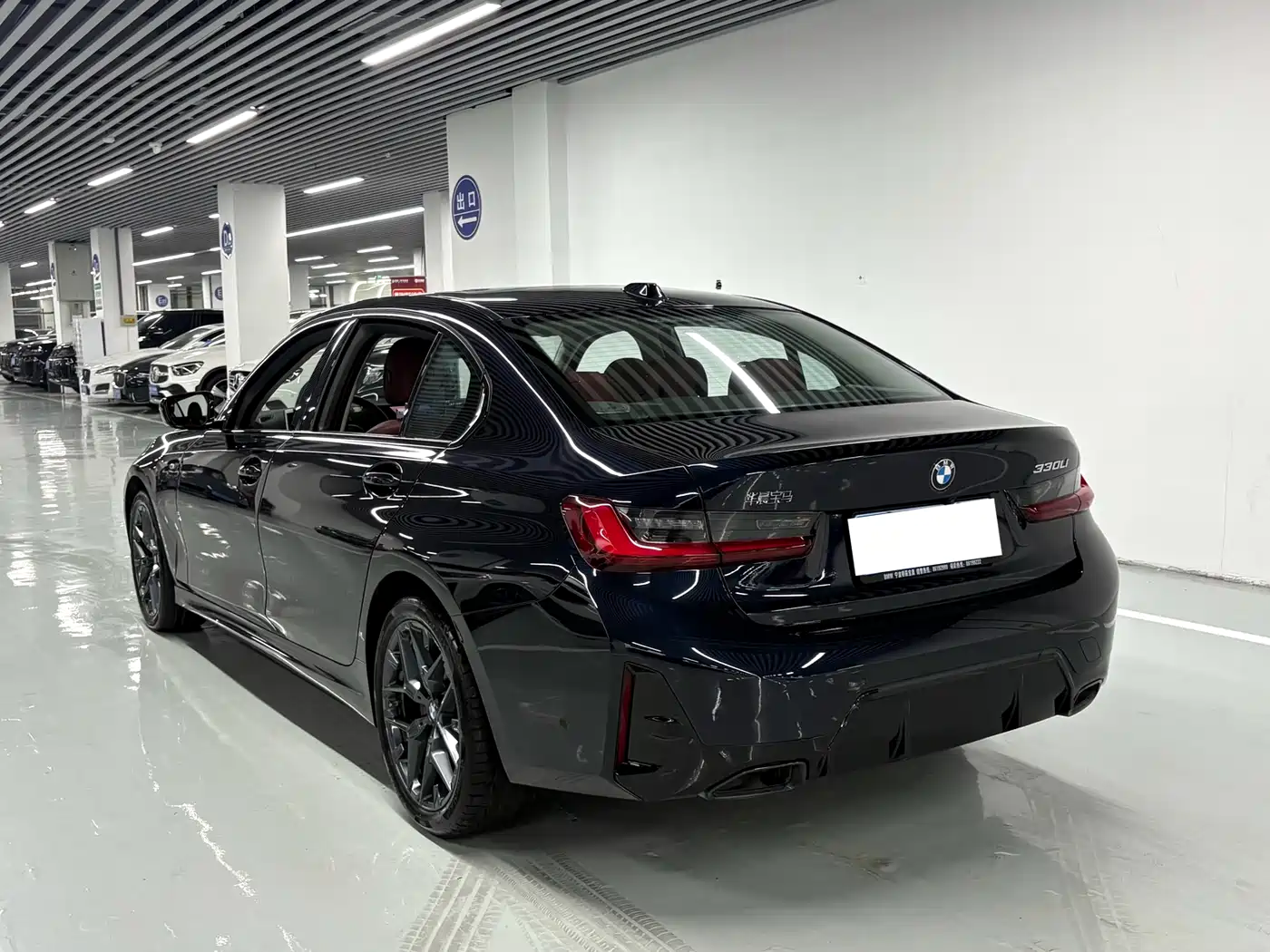 BMW 3 Series 2025 330Li M Sport Night Edition фото 14