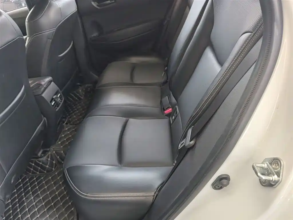 Toyota Corolla Cross 2024 Model 2.0L Pioneer Edition фото 17