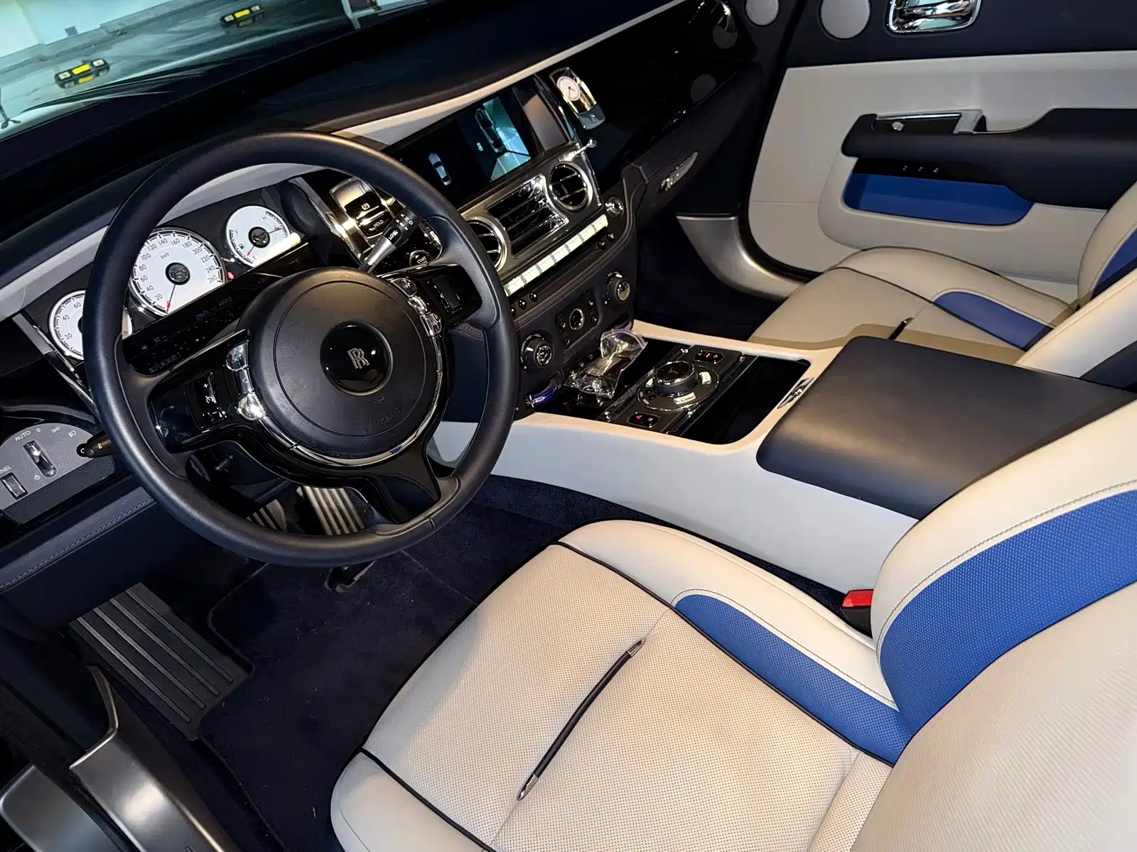 Фото 21 - Rolls-Royce Wraith