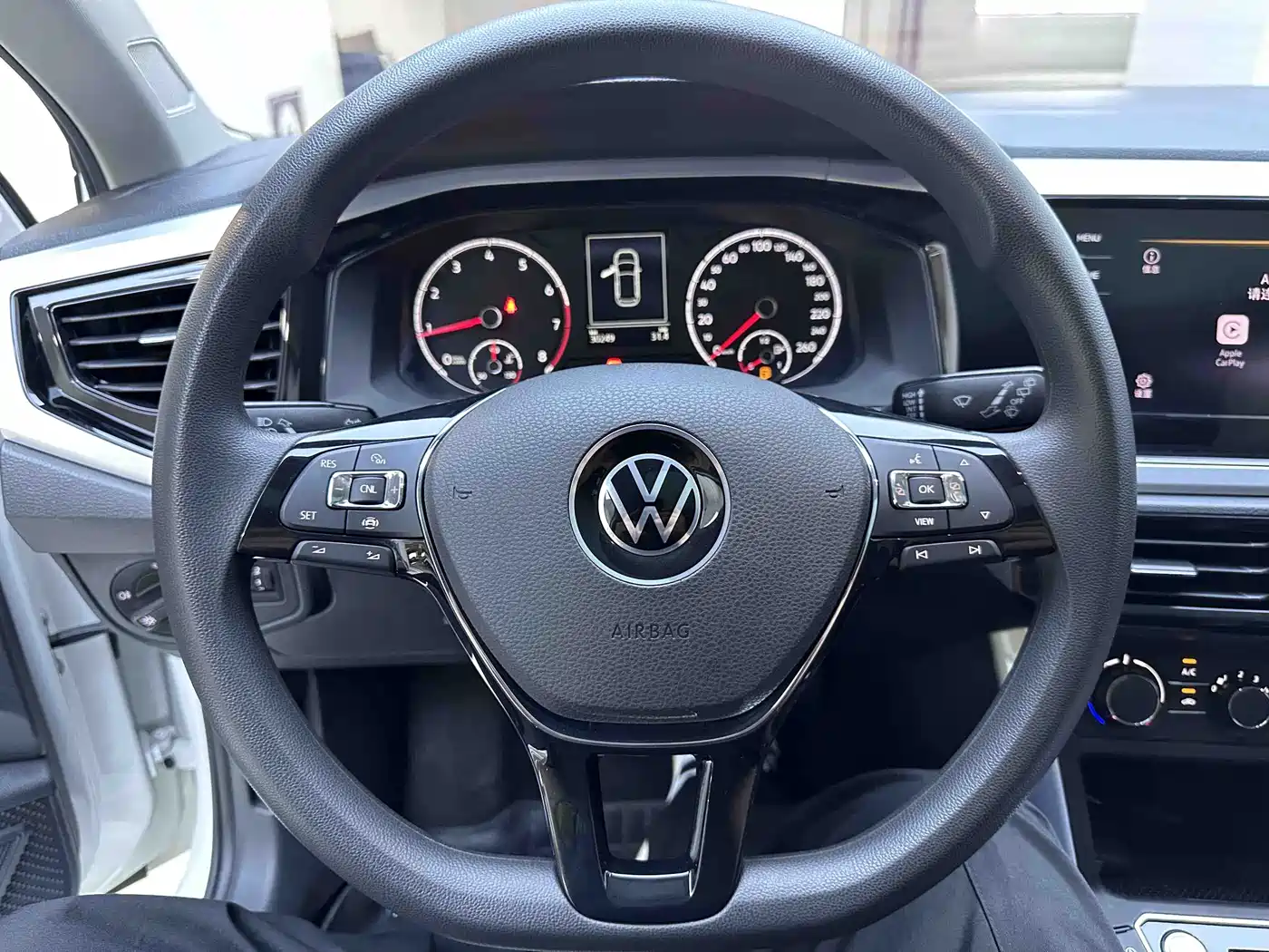 VOLKSWAGEN POLO