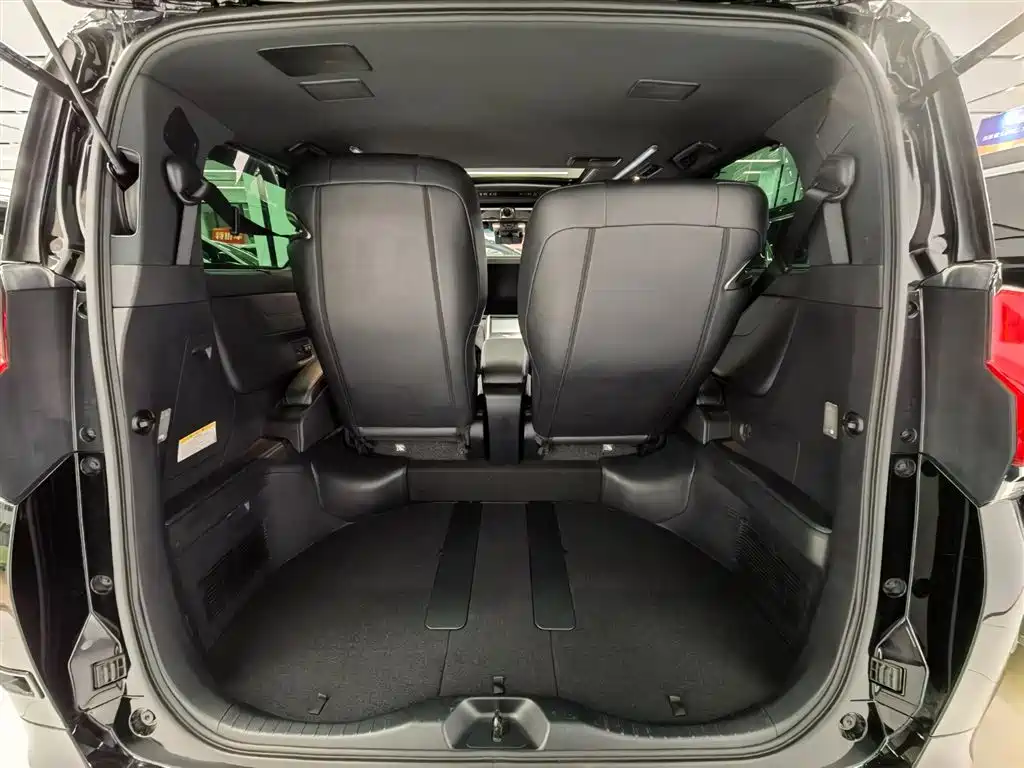Lexus LM 2020 300h 4-Seat Imperial Edition фото 11
