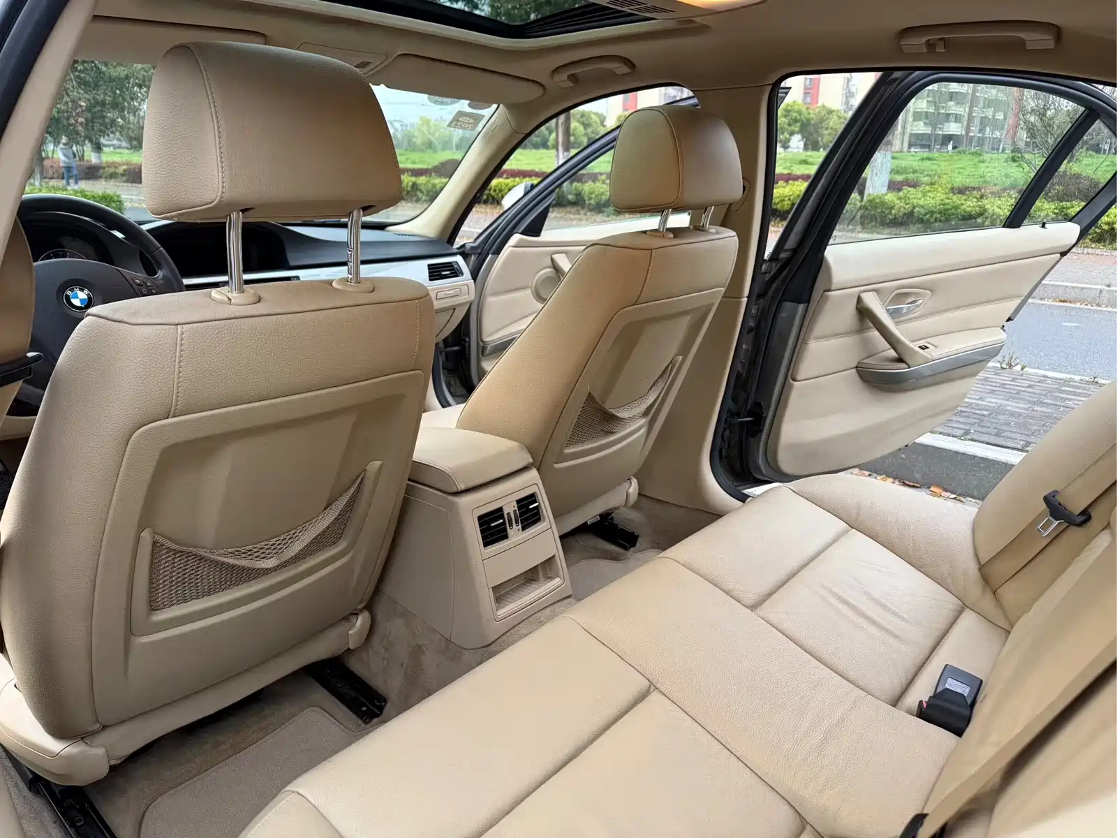 Photo 6 - BMW 3 Series