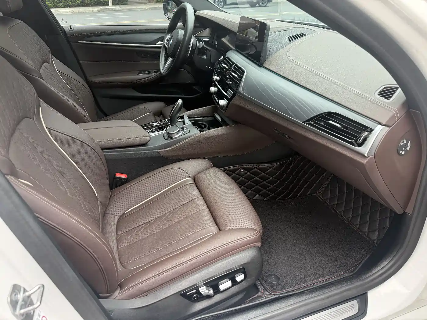 BMW 5 Series 2021 530Li Premium M Sport Package фото 26