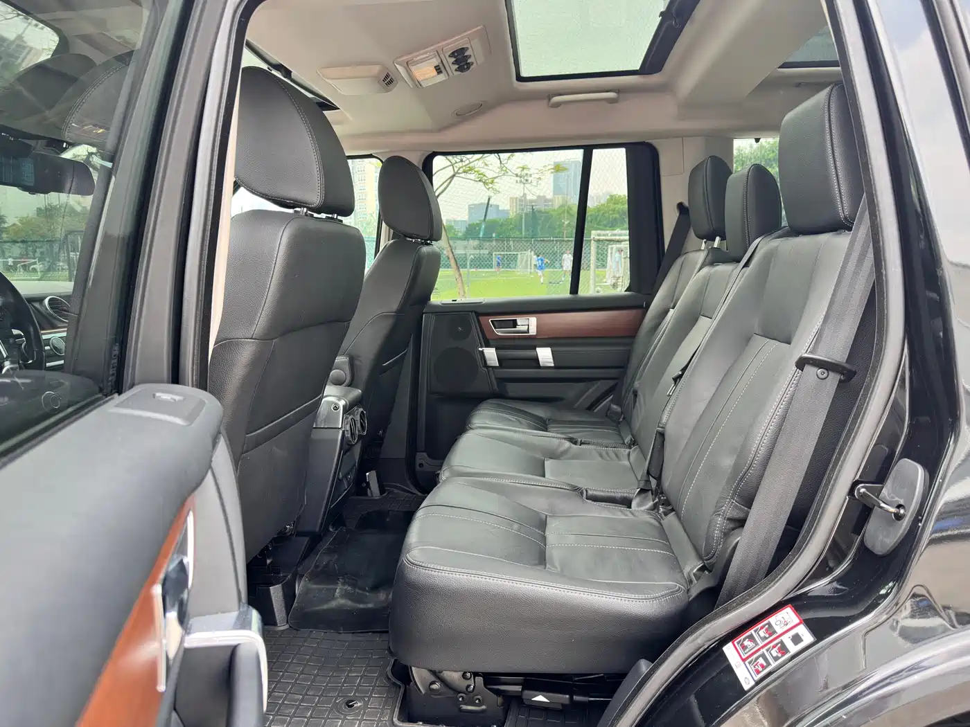 Land Rover Discovery 2015 3.0 SDV6 HSE Diesel фото 9