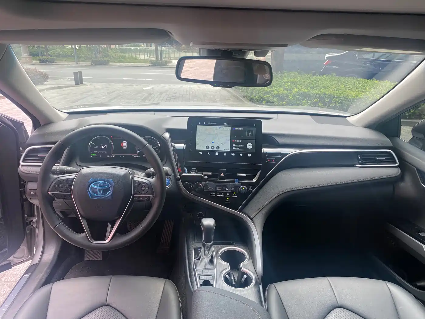 Toyota Camry 2021 Hybrid 2.5HG Luxury Edition фото 19