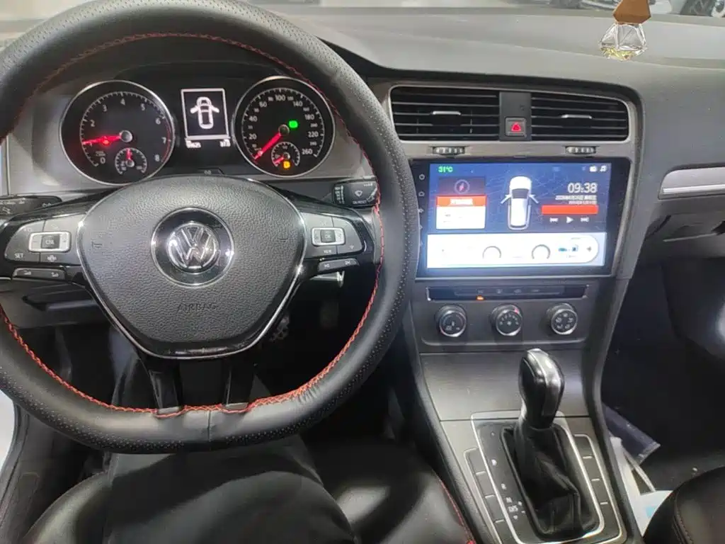 Фото 6 - Volkswagen Golf