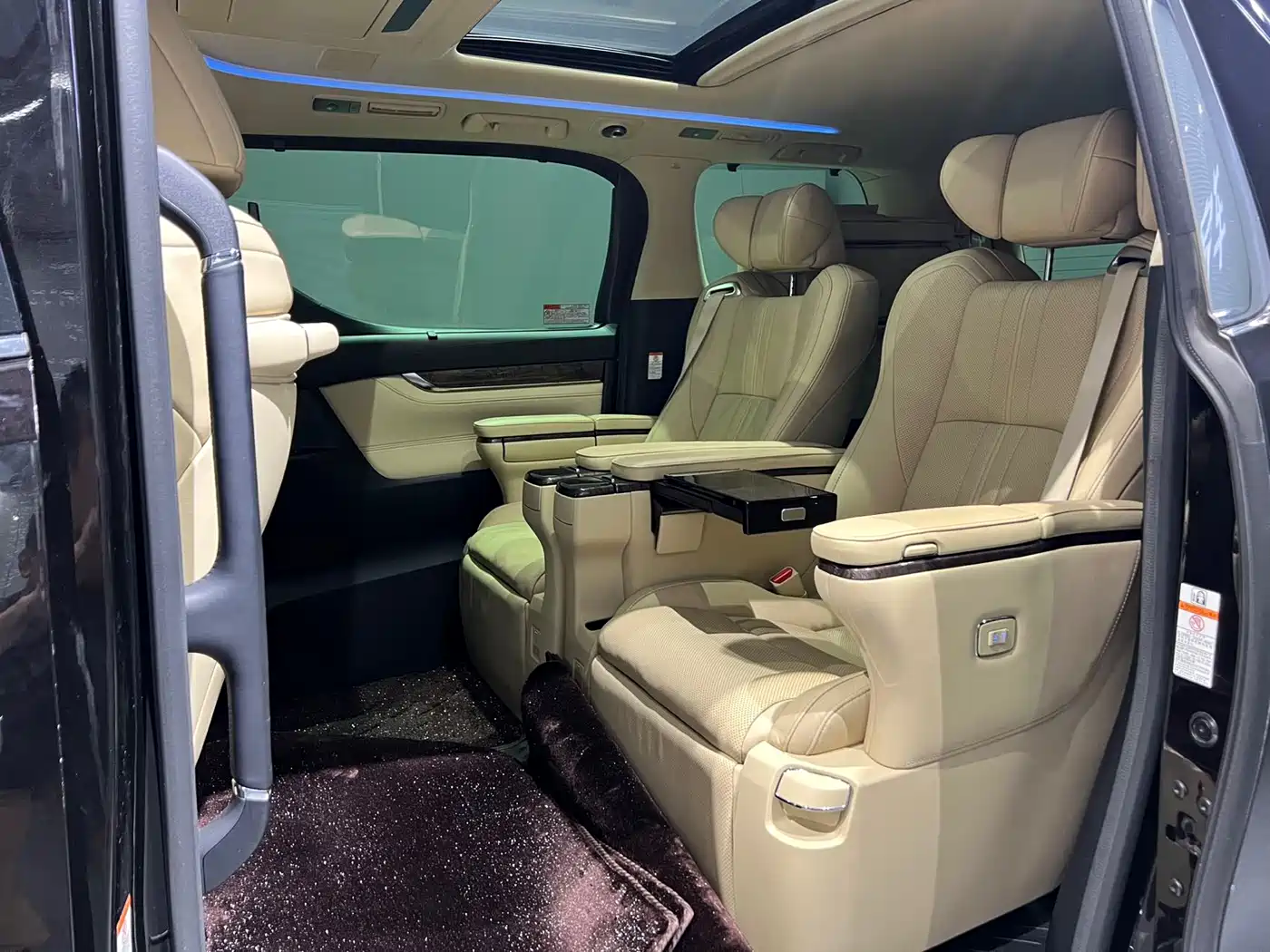 Toyota Vellfire 2019 Hybrid 2.5L HV Premium Edition фото 6