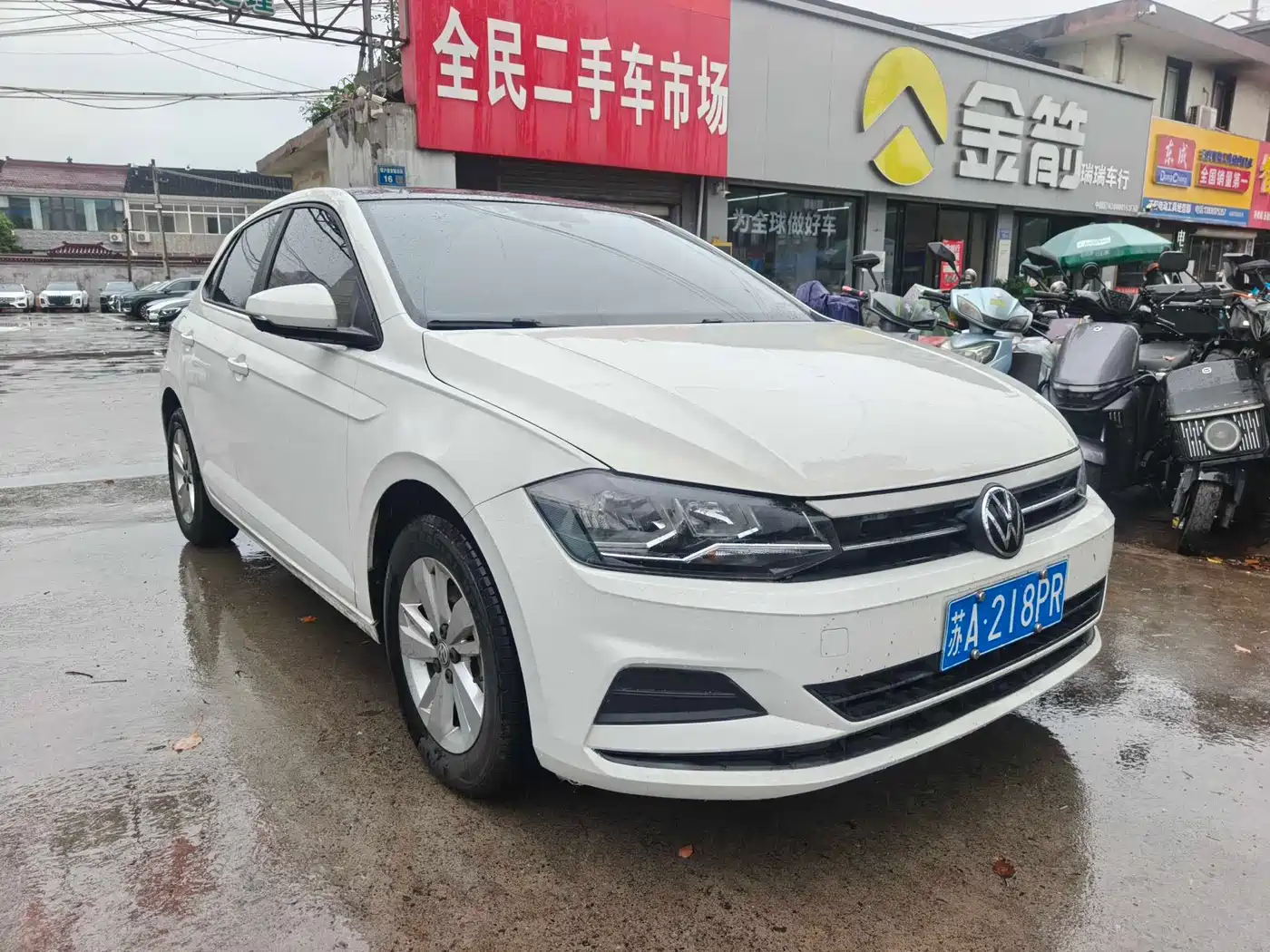 VOLKSWAGEN POLO