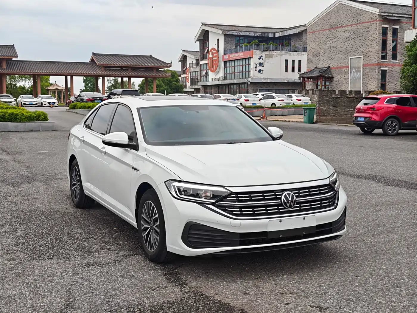 Volkswagen Sagitar 2023 Model Year 200TSI DSG Surpass Edition фото 3