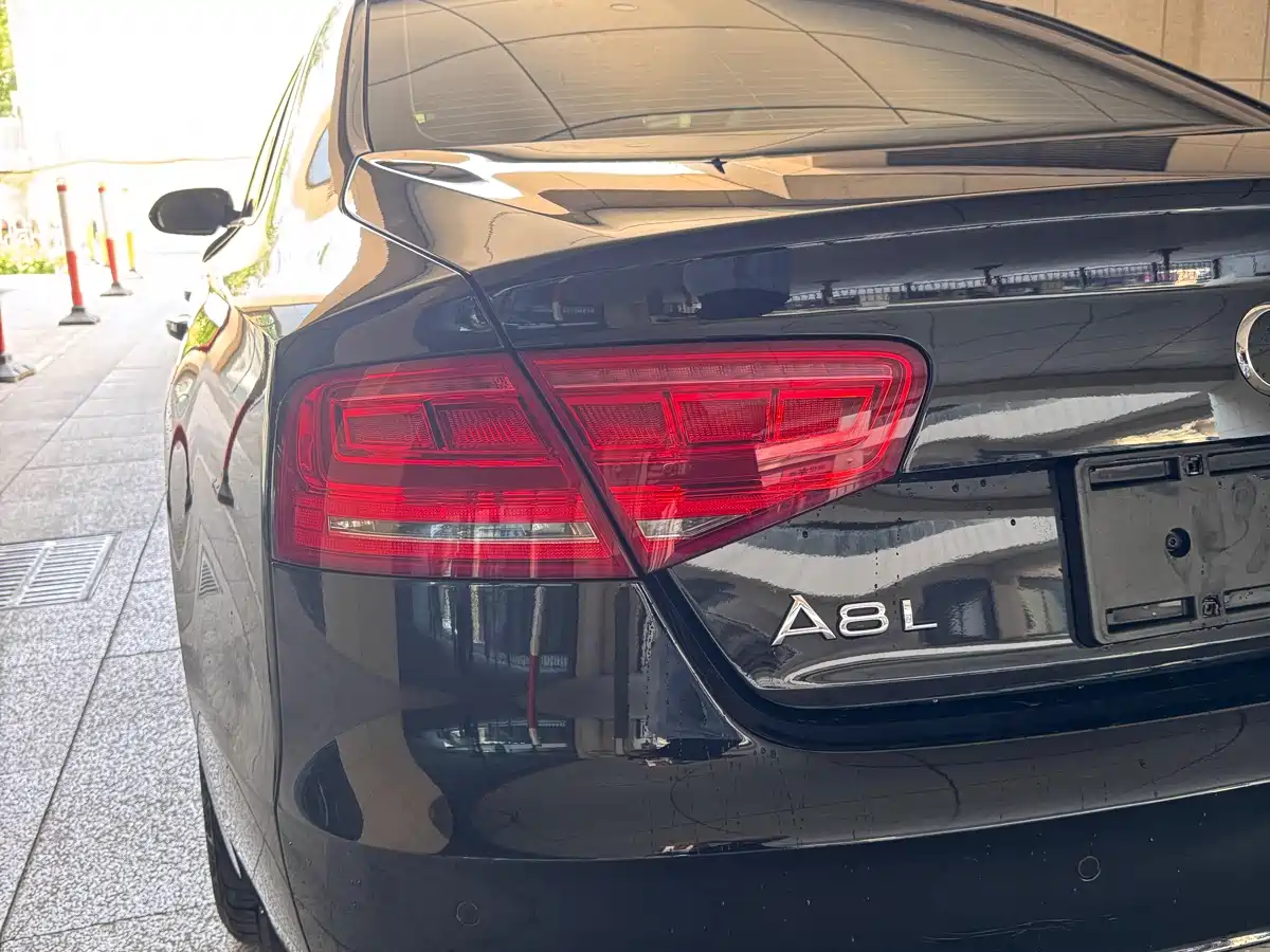 Audi A8 2011 A8L 3.0 TFSI quattro Luxury (213kW) фото 7