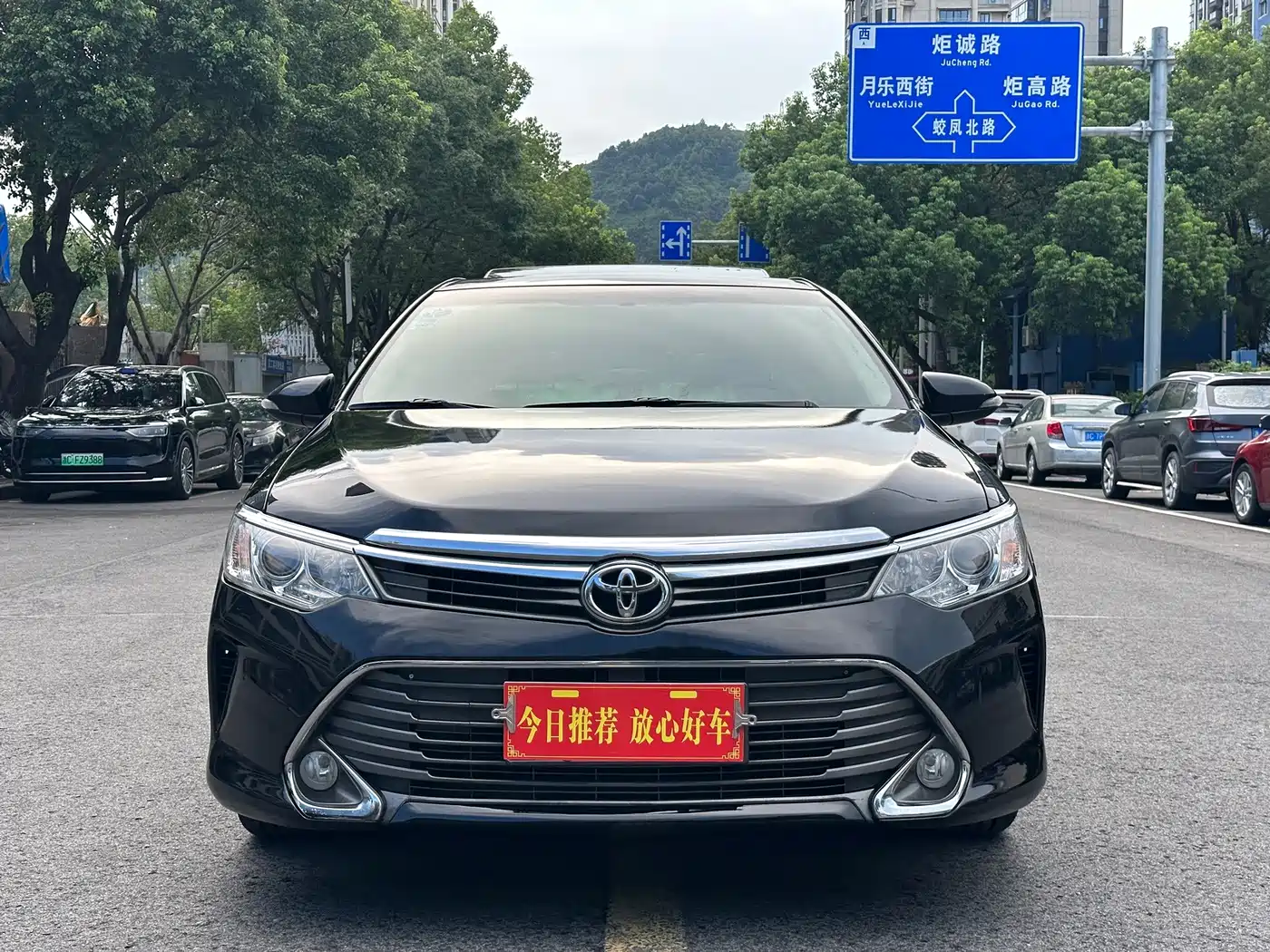 Фото 2 - Toyota Camry