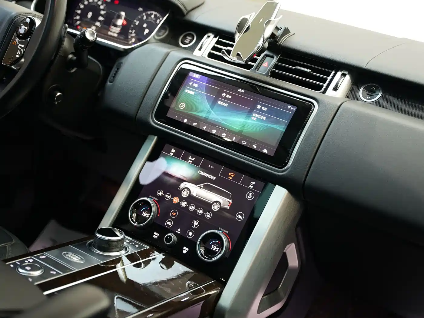 Land Rover Range Rover 2021 3.0 L6 Golden Age Edition фото 18