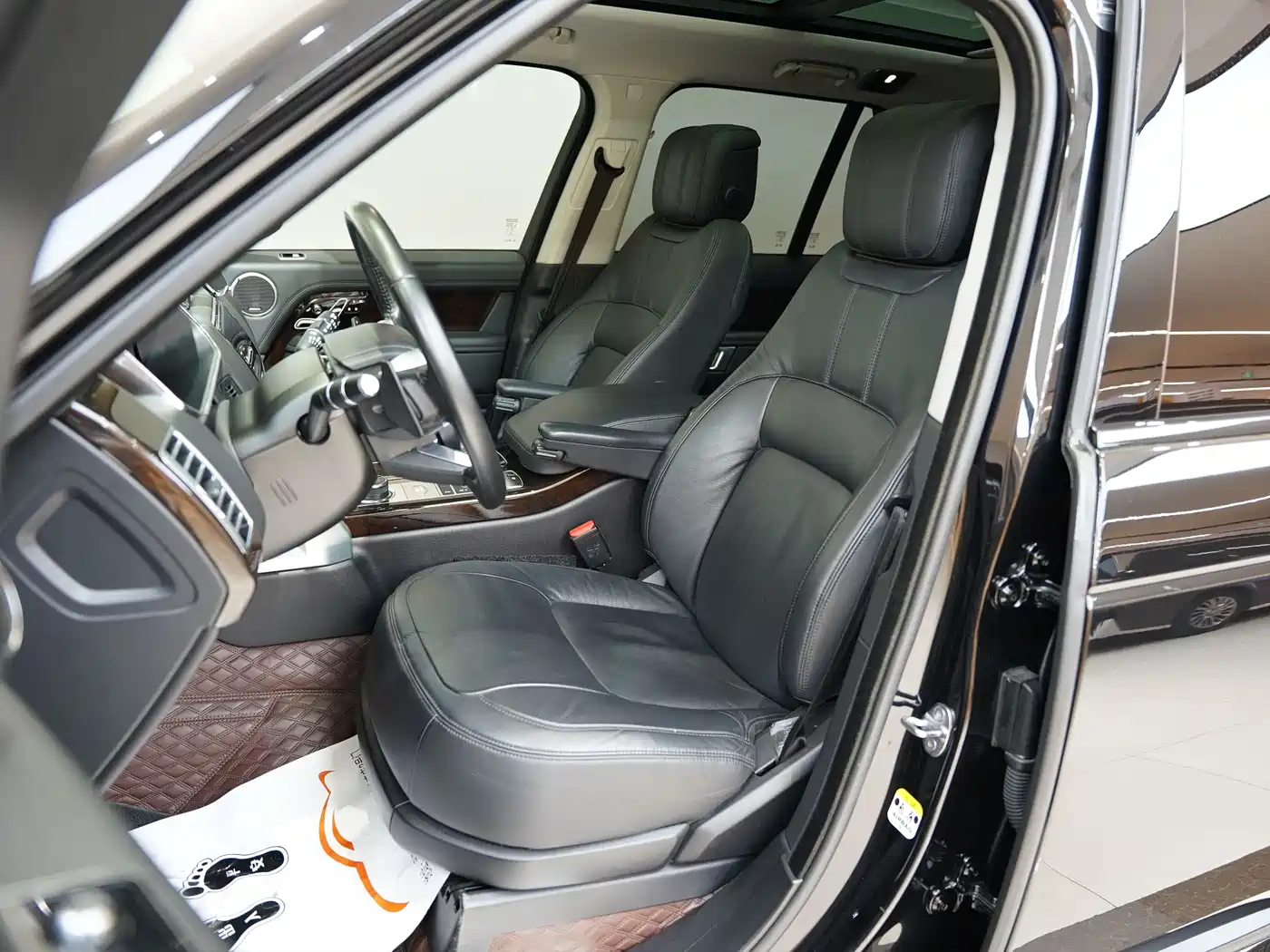 Land Rover Range Rover 2021 3.0 L6 Golden Age Edition фото 11