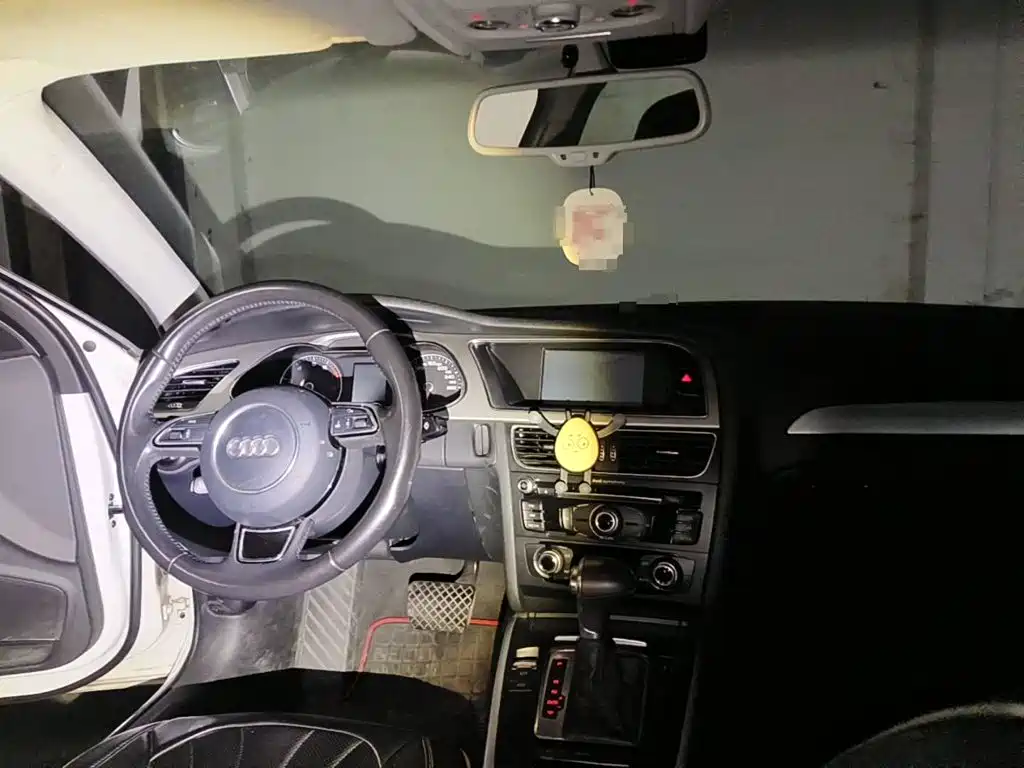 Фото 12 - Audi A4L