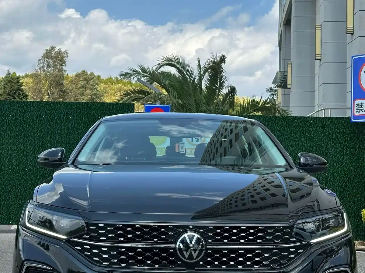 Volkswagen Passat 2024 380TSI Starlight Luxury Edition фото 2