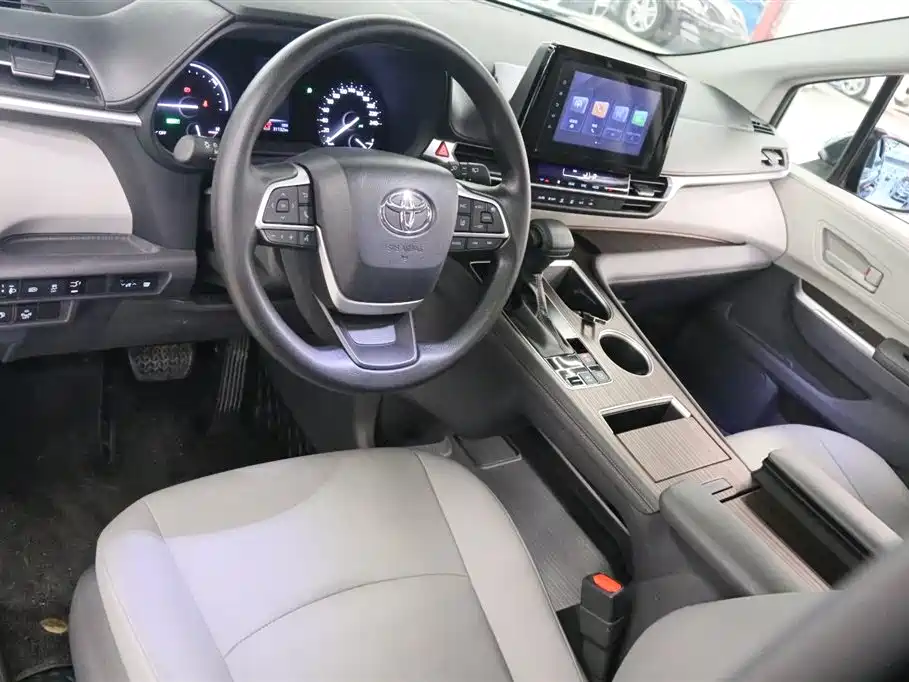 Toyota Granvia 2023 2.5L Hybrid Comfort Edition фото 13