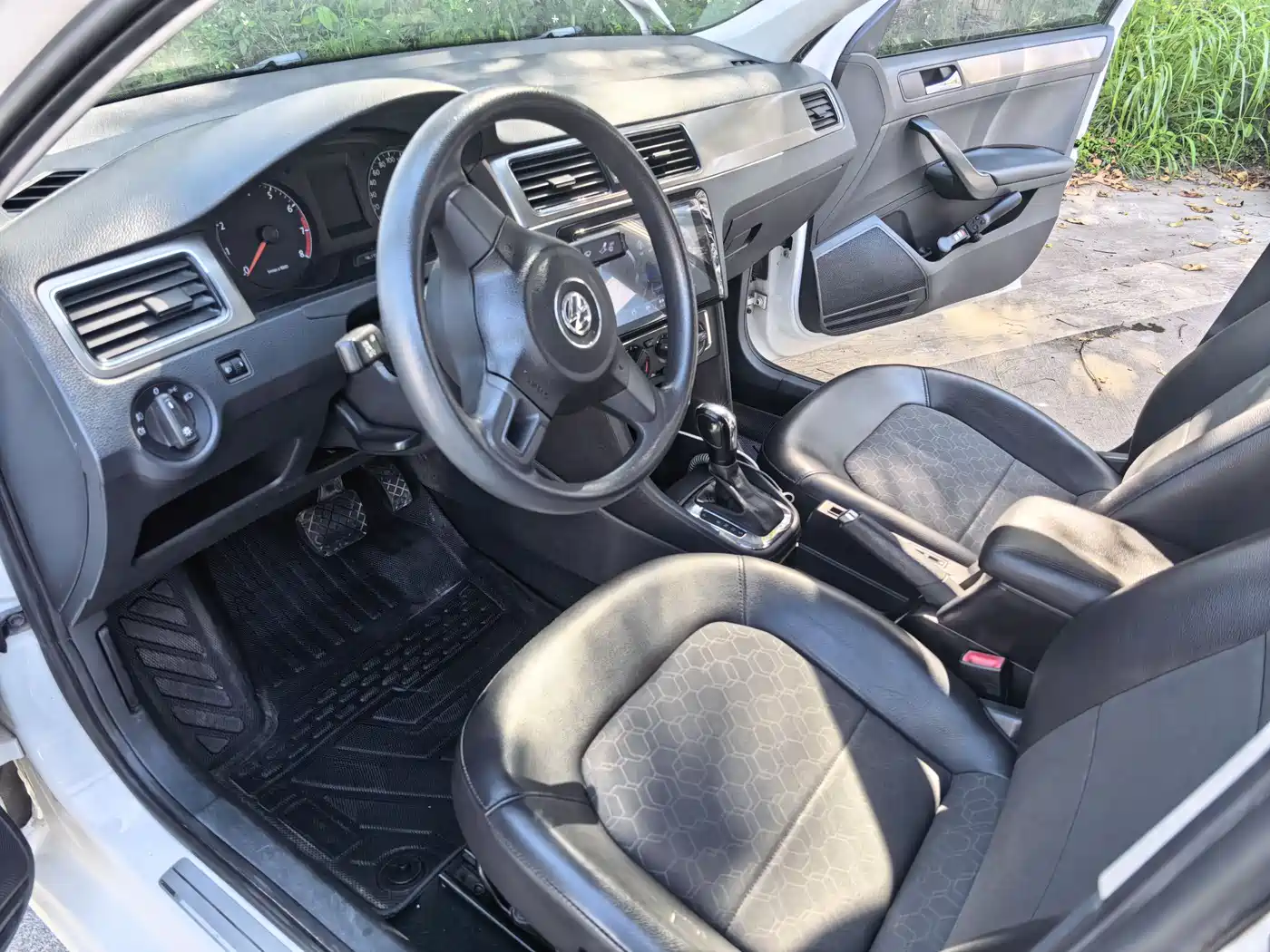 Volkswagen Santana 2015 1.6L Automatic Comfort Edition фото 10