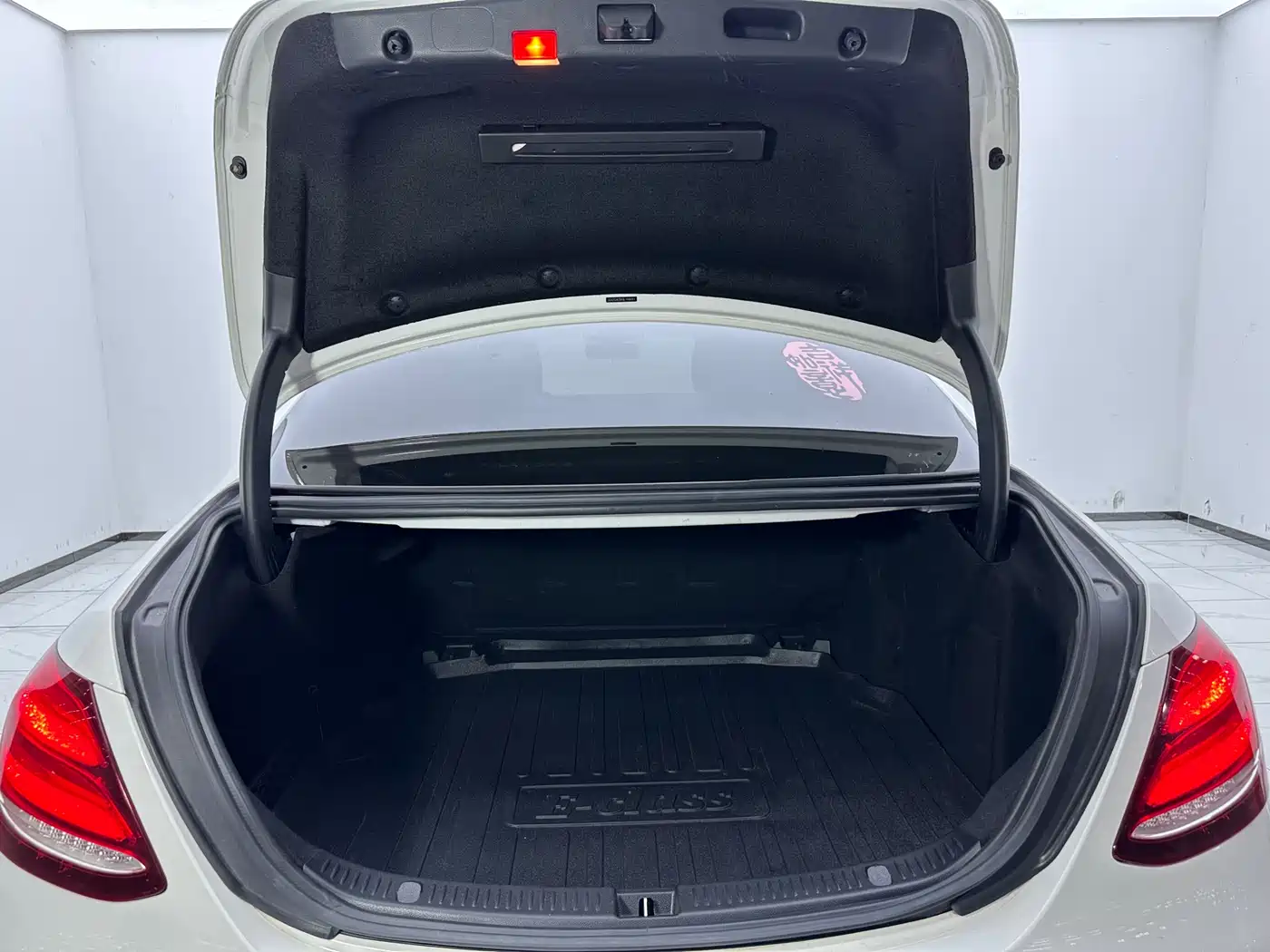 Mercedes-Benz E-Class 2018 Facelift E 200 L Sport фото 6