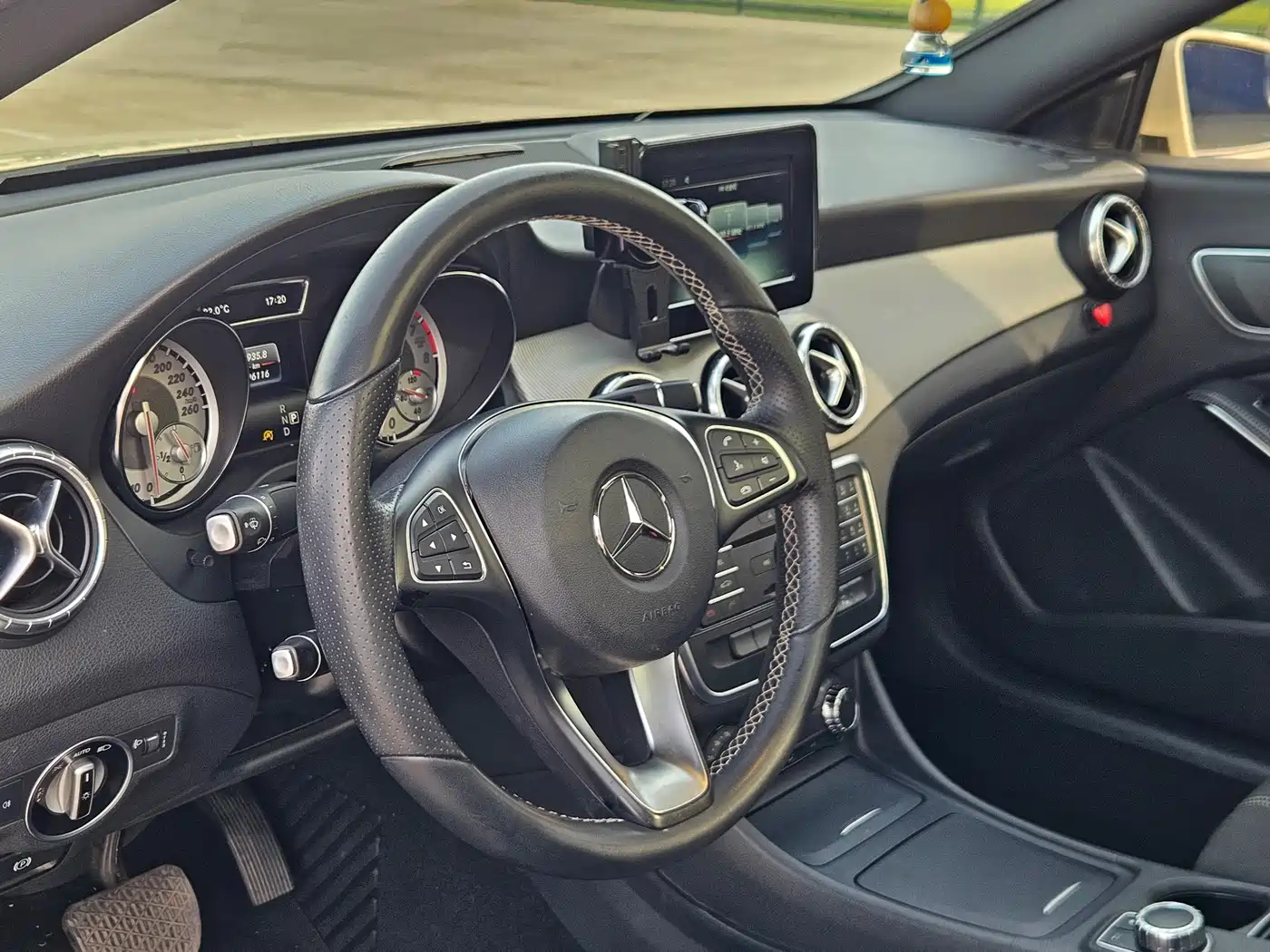 Mercedes-Benz CLA (Import) 2016 Facelift CLA 200 Sport фото 9
