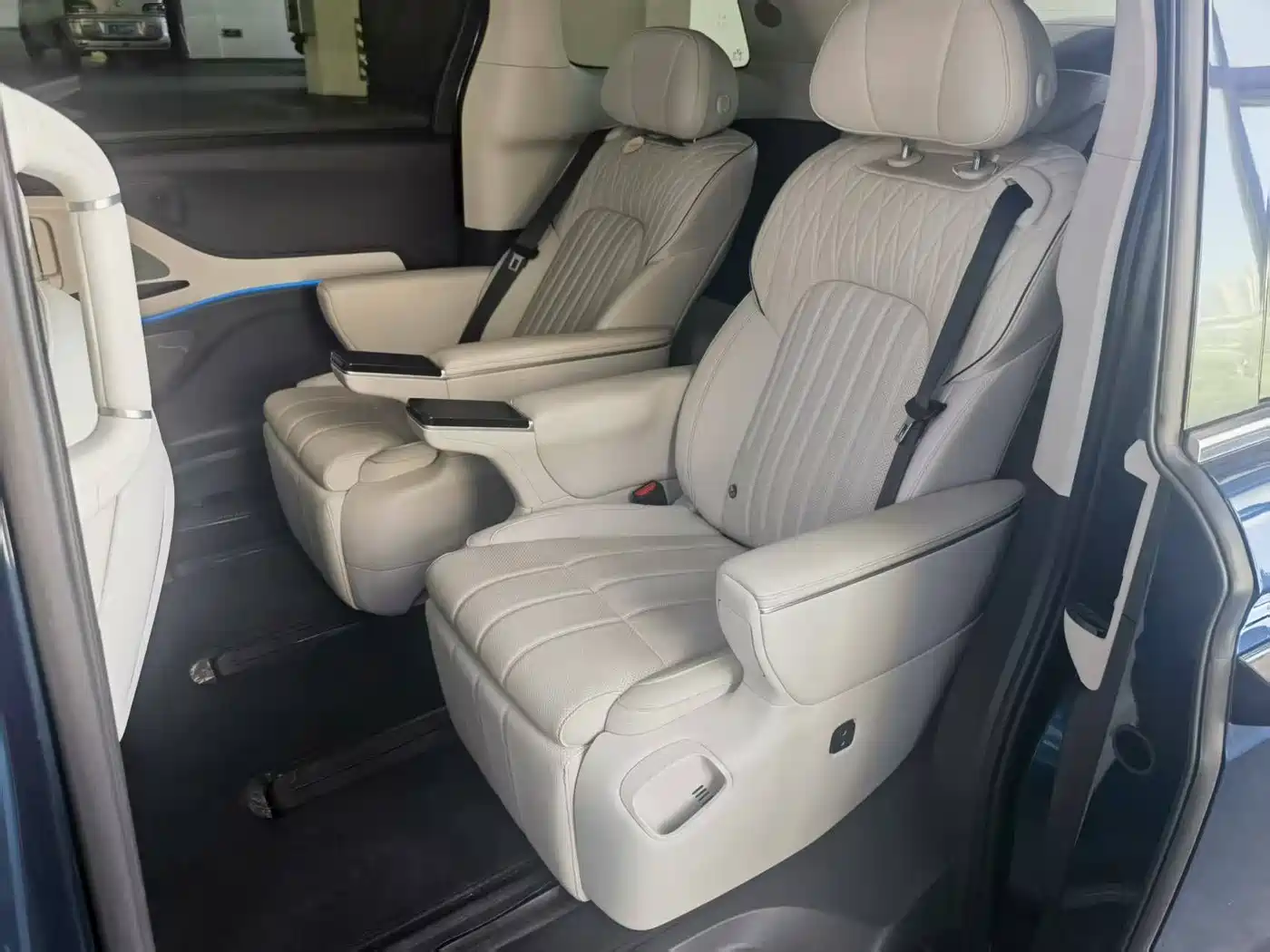 Voyah Auto Voyah Dreamer 2025 PHEV AWD Flagship Kunpeng Edition фото 12