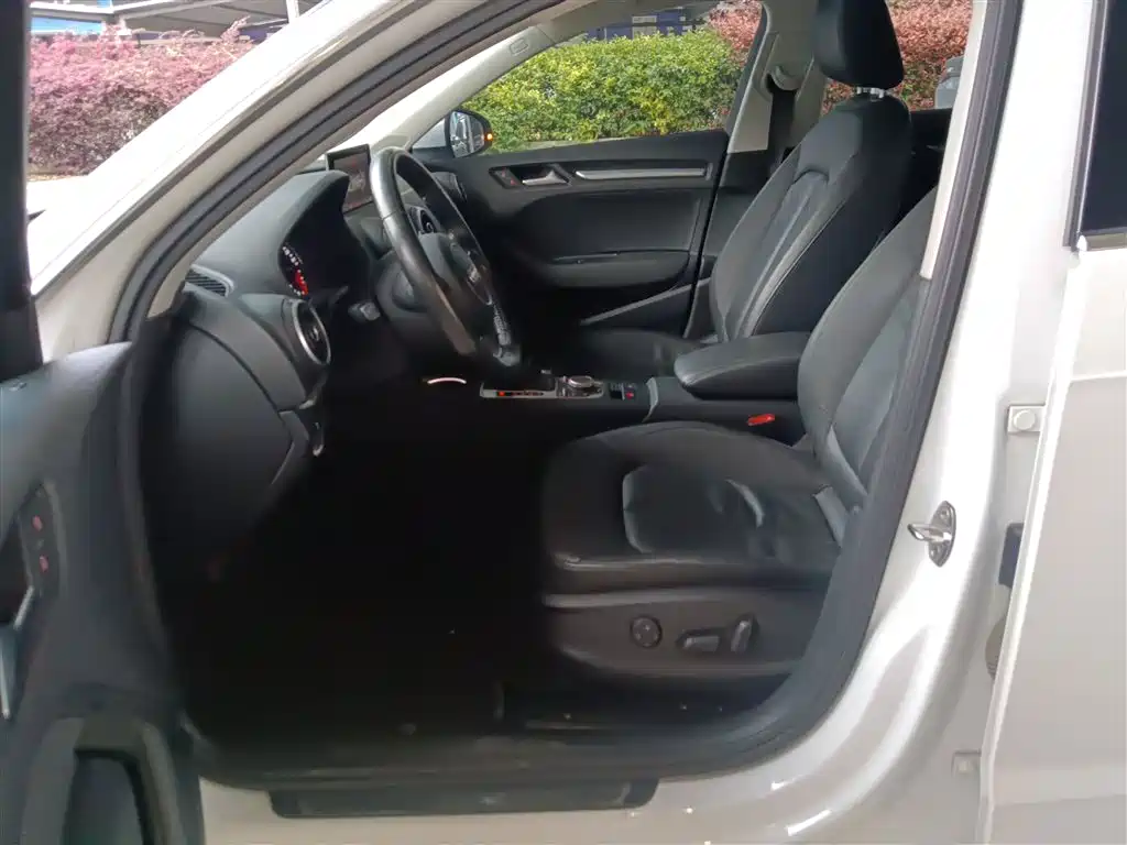 Audi A3 2014 Sportback 35 TFSI Automatic Comfort фото 11