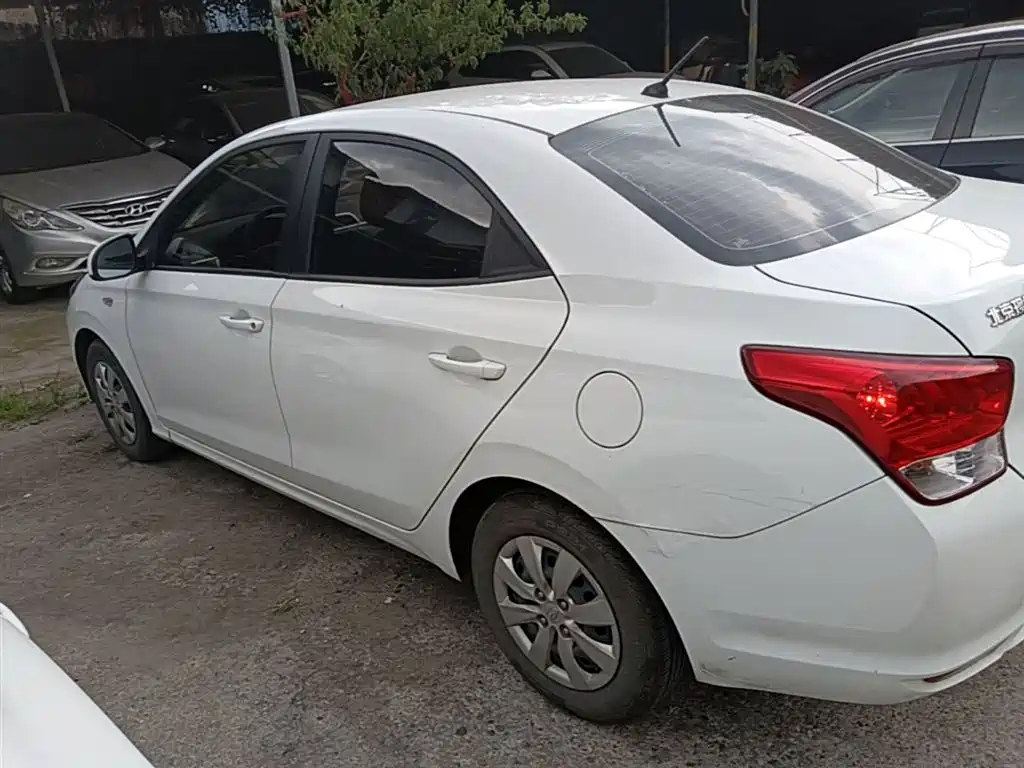 Hyundai Verna 2017 1.4L Manual Renewal Edition China VI фото 5