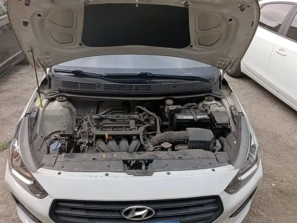 Hyundai Verna 2017 1.4L Manual Renewal Edition China VI фото 20