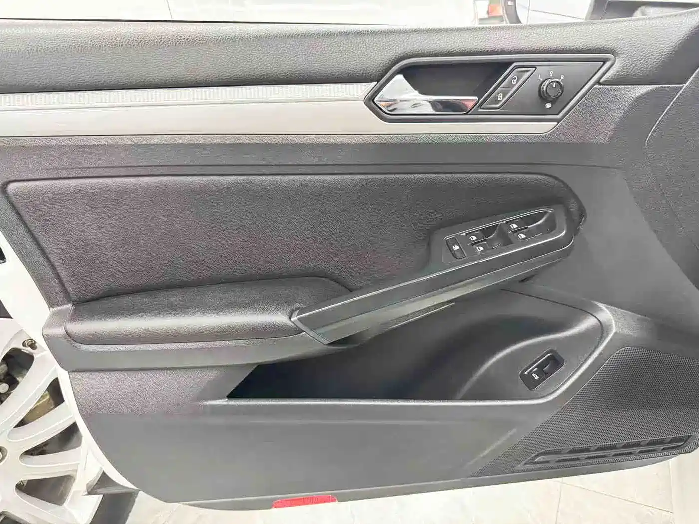 Volkswagen Lamando 2017 230TSI DSG Trend Edition фото 12