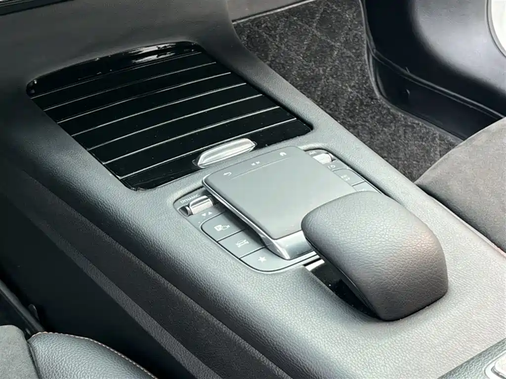 Mercedes-Benz A-Class 2024 A 200 L Fashion Edition фото 12