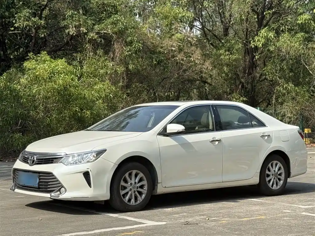 Toyota Camry 2015 2.0G Leading Edition фото 2